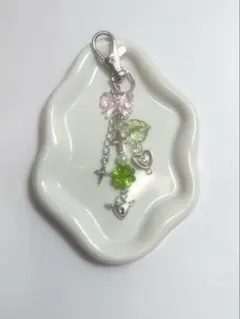 ビーズキーホルダー 平成 平成女児 韓国 リボン 四葉 緑 ピンク