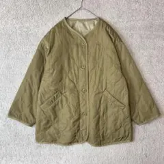 ノーカラー キルティング ジャケット アウター　カーキ系　M サイドポケット