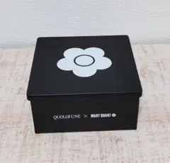 MARY QUANTとQUOLOFUNEコラボお菓子の空き缶のサムネイル