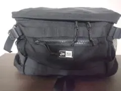 NEW ERA ブラック スクエア ボディバッグ