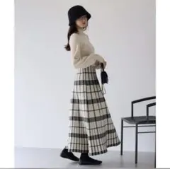 ブルーイースト　ロングワンピース　ベージュチェックジャガードニットワンピース
