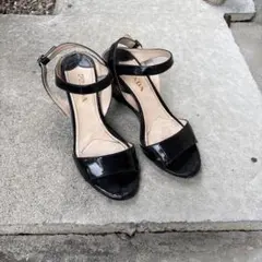 PRADA ブラック エナメル サンダルのサムネイル