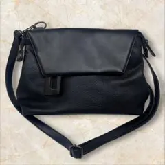 ear PAPILLONNER 樹脂チャームフラップショルダーバッグ ブラック