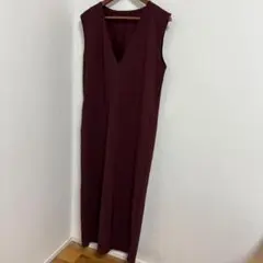 バーガンディ Vネック ノースリーブ ロングワンピース