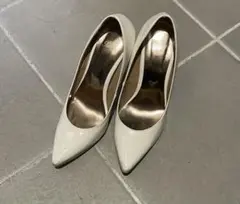 Rady ホワイトエナメルパンプス