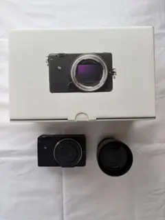 SIGMA fp ミラーレス一眼 カメラ 本体　予備バッテリー一個付きのサムネイル