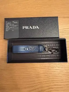 新品　早い者勝ち　PRADA プラダ　 キーホルダー　三角ロゴ　箱タグ付き