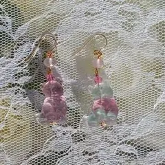 ⑨天然石フローライト猫ちゃんカービング　ピアスハンドメイド