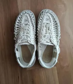 KEEN UNEEK ホワイト スポーツサンダル 箱あり