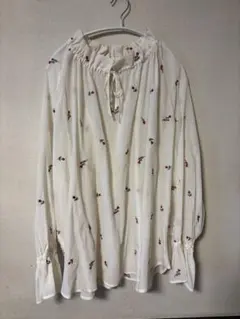 ジャーナルスタンダード relume 刺繍入りオフホワイト長袖ブラウス