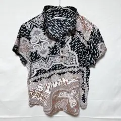 個性派デザイン　タイトめトップス　襟付きカットソー　夏服　シックな色み　個性的のサムネイル