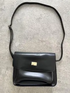 ショルダーバッグ　フェイクレザー　ブラック