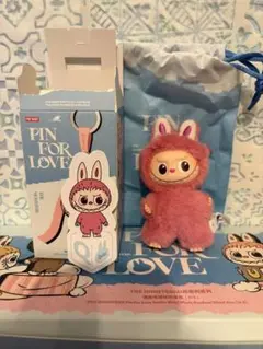 THE MONSTERS PIN FOR LOVE イニシャル【Q】