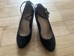 ブラックストラップパンプス 中ヒール