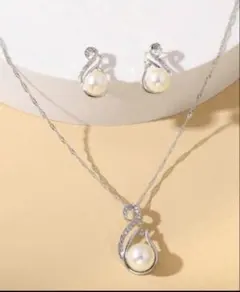 パールとクリスタルのネックレス＆イヤリングセット