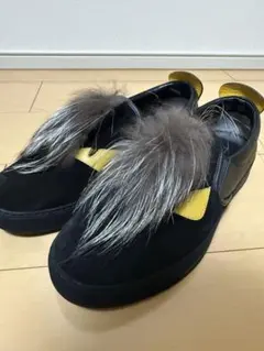 FENDI ファー付きスリッポン 黒/黄