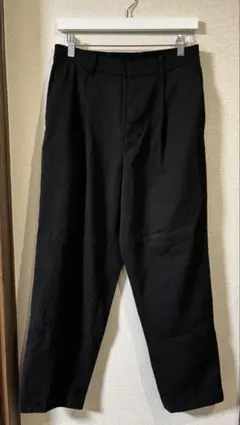 UNIQLO タックテーパードパンツ