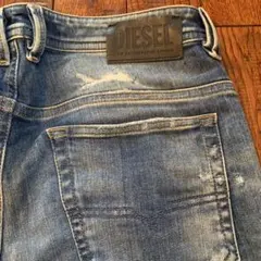DIESEL デニムパンツ ダメージ加工 メンズのサムネイル