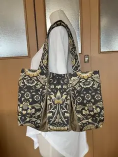 ウイリアムモリス　切り替えタックのトートバッグ