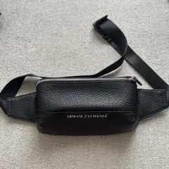 ARMANI EXCHANGE ブラックボディバッグ