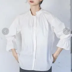 A part by フリルハイネックブラウス