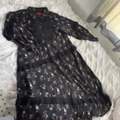 somari花柄フリル黒ワンピース