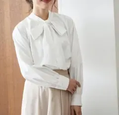オフホワイト リボン付きシャツ 長袖