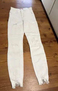 GUESS ホワイト スキニーデニム