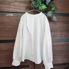LAATOホワイト 2WAY BANDCOLLAR BLOUSE：13,200円のサムネイル