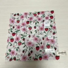 お値下げしました‼︎Cath Kidston ハンカチ ストロベリー柄 日本製のサムネイル