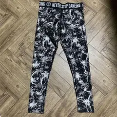 Zumba レギンス　スパッツ　黒とシルバー柄