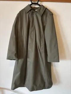 オリーブ色 トレンチコート