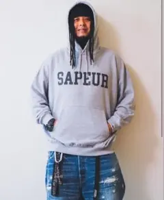 sapeur プルオーバー パーカー XL 美品 オリーブ 前後プリント sapeur プルオーバー パーカー XL 美品 オリーブ 前後プリント