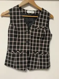 チェック柄ベスト 黒とピンク