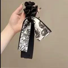 シュシュ ヘアゴム 花柄 シンプル モノトーン ヘアアクセサリー ファッション