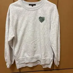 グレー トレーナー　ハートロゴ　Lサイズ　オーバーサイズ　シンプル　ゆったり