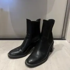 ブラックレザーショートブーツ