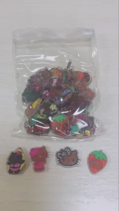 Diyjojo サンリオ　シャカシャカ　フレークシール風チャーム　日焼けキティ
