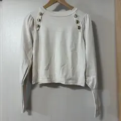 clear ゴールドボタン付き　ニット　ホワイト　F