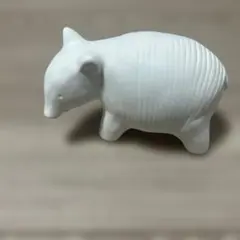 アルマジロの置物 ホワイト