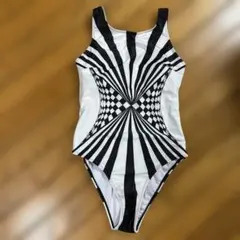 ワンピース水着 白黒ストライプ