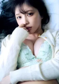 乃木坂46 与田祐希 3rd写真集 ヨーダ 着用モデル ランジェリー 上下セットのサムネイル