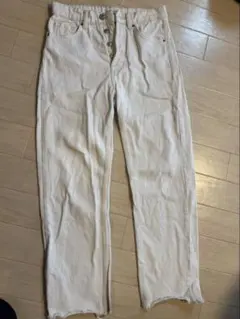 ZARA ホワイト デニムパンツ ジーンズのサムネイル