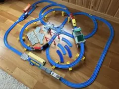プラレール　まとめ売り　レイアウト　跳ね橋　駅　車両基地　車庫　車両