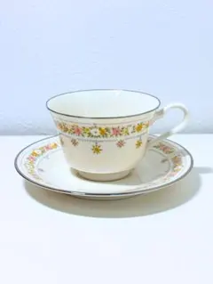 ノリタケ　アイボリーチャイナ　カップ＆ソーサー 日本製 ヴィンテージ 花柄
