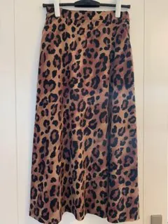 ヒョウ柄スカート