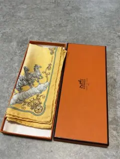 エルメス スカーフ Hermès プチカレ シルク100%HERMES 箱付き