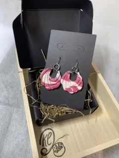 ハンドメイド シェル型イヤリング