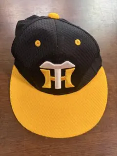 黒と黄色の「H」刺繍キャップ - メルカリ