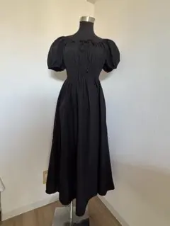 【6月7日にて終了】ユニクロ黒いパフスリーブワンピース